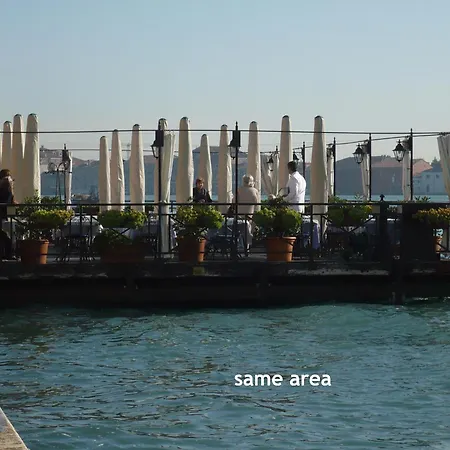 Apartment Cross-Canal Set Venice