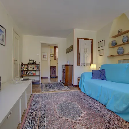 Cross-Canal Set Apartment