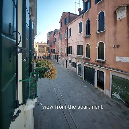 Cross-canal Set Venedig